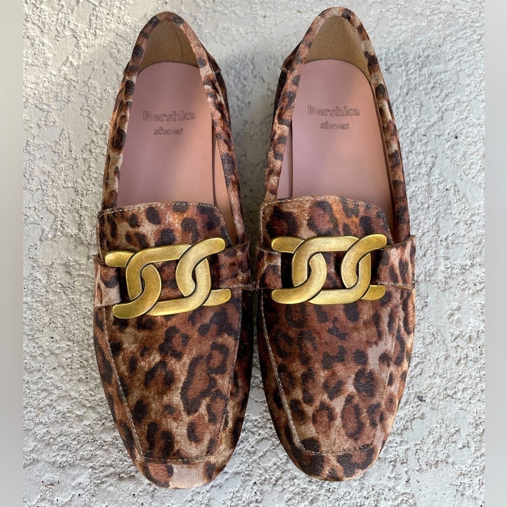 NWOT BERSHKA Leopard Flat loafers with Metal buckle. 
Size 8 US